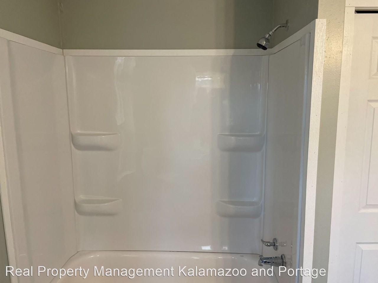 631 N Douglas Ave - Photo 3 of 13