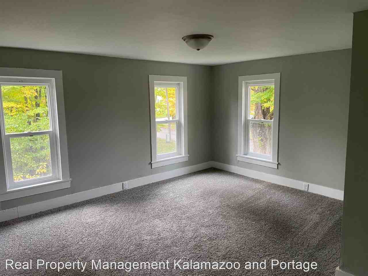 631 N Douglas Ave - Photo 2 of 13