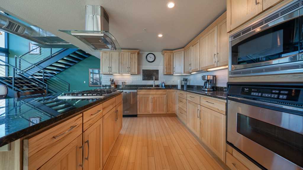 417 E Kiowa St - Photo 3 of 21