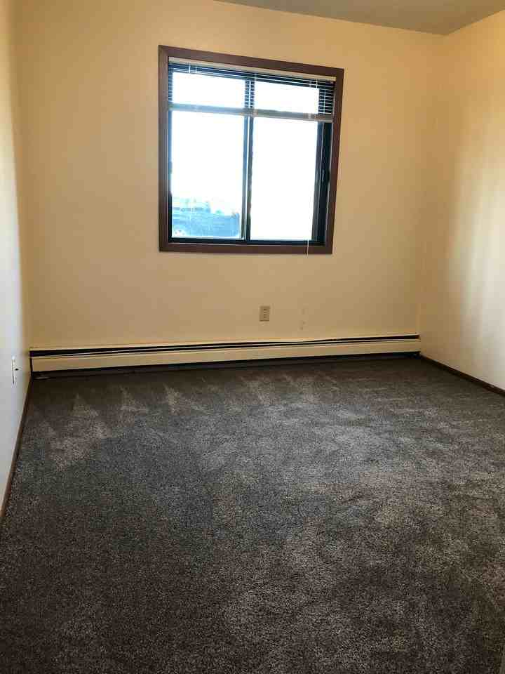 1121 14Th Ave E - Photo 3 of 8