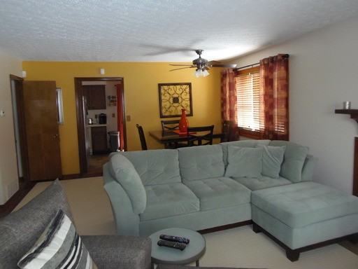 8418 Cliffthorne Way - Photo 3 of 85