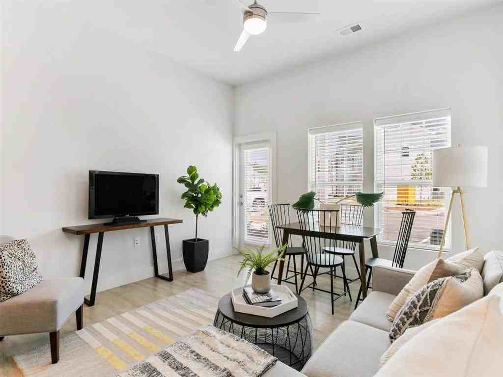 Bay Pointe at Summerville - Photo 7 of 20