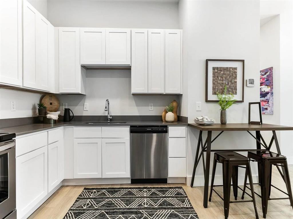 Bay Pointe at Summerville - Photo 2 of 20