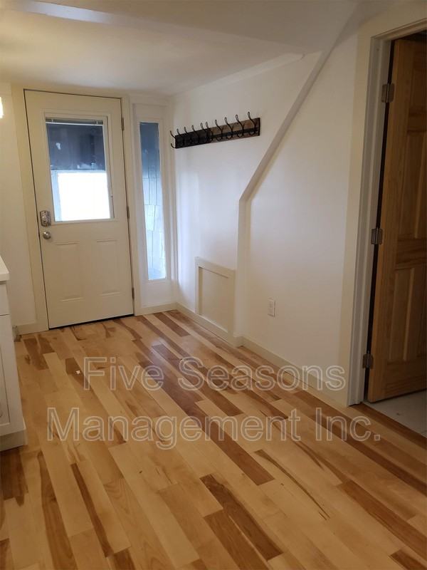 369 S Winooski Ave - Photo 3 of 11