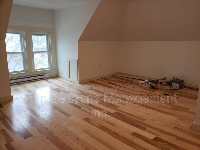 369 S Winooski Ave - Photo 5 of 11