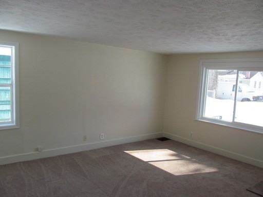 909 Bryan St - Photo 2 of 9