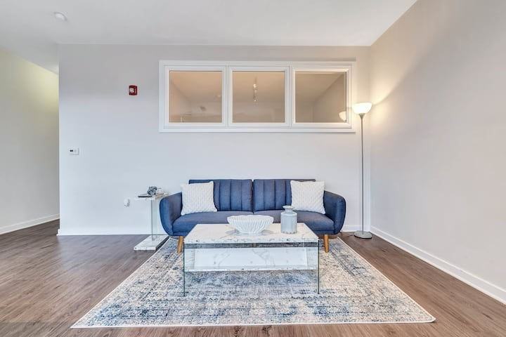 1200 Manor Residence - Photo 4 of 40