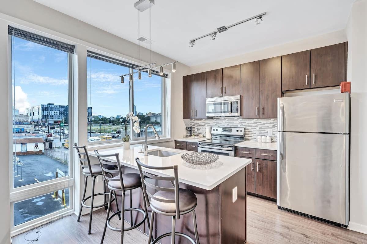 1200 Manor Residence - Photo 5 of 40