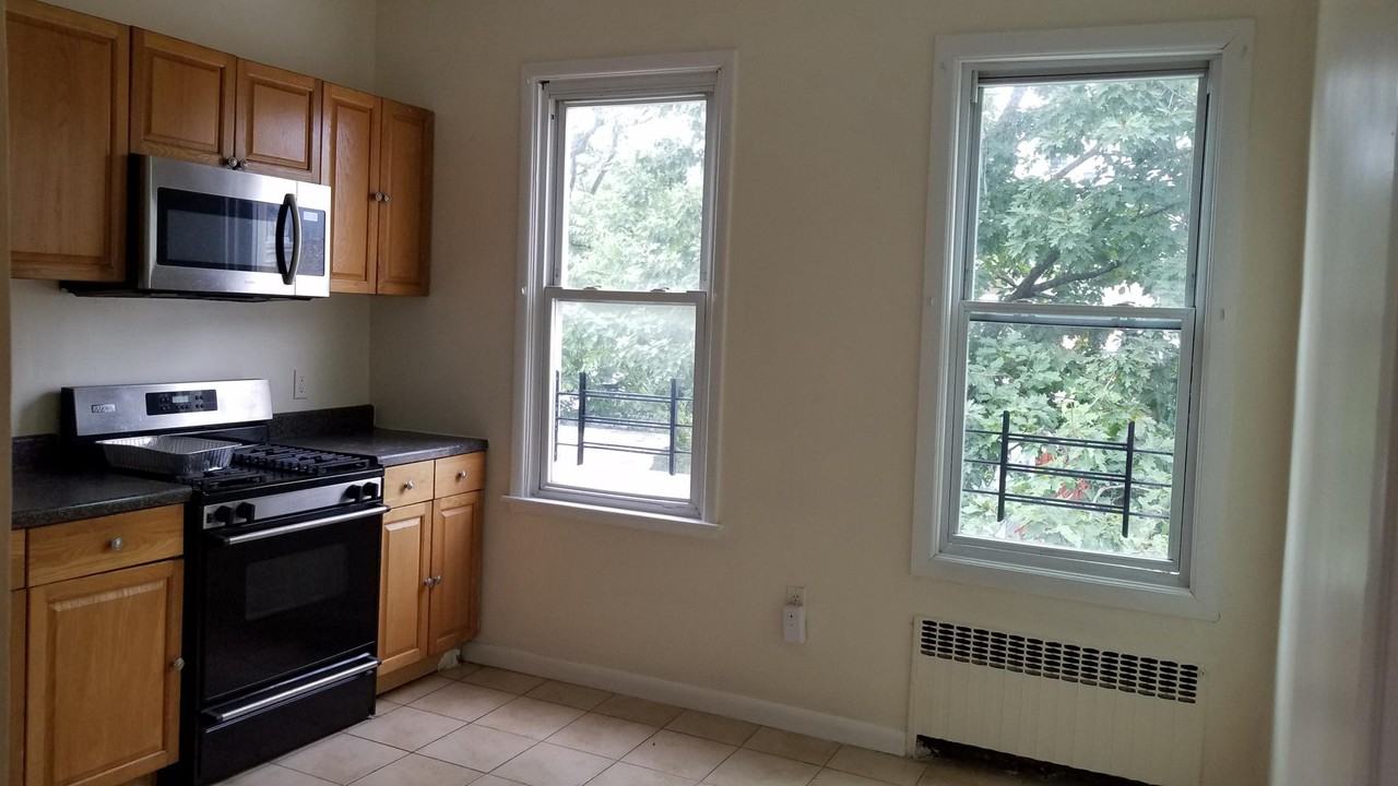 313 23rd St #2 - Photo 3 of 5