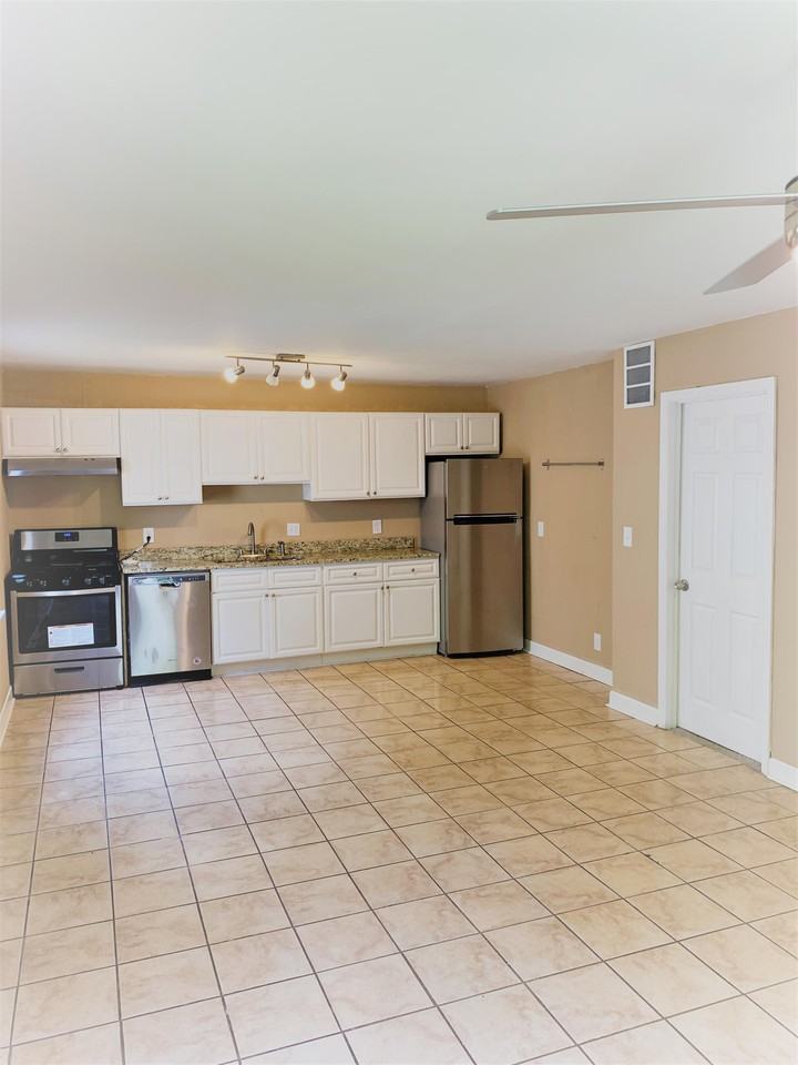 1011 Curran St Nw #2 - Photo 2 of 38