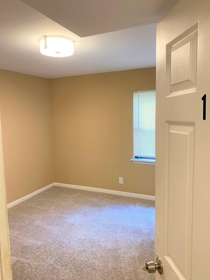 1011 Curran St Nw #2 - Photo 4 of 38