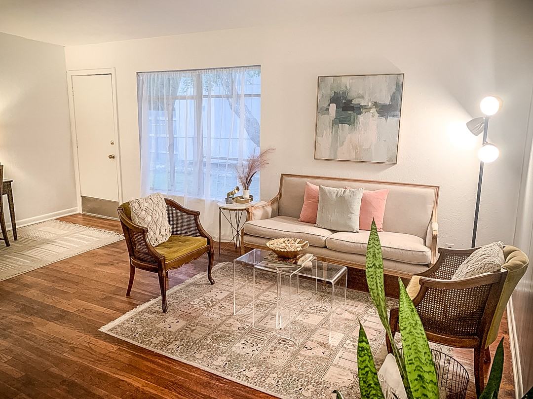 904 Chevy Chase Dr #1 - Photo 6 of 9