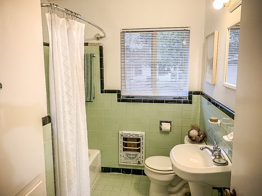 904 Chevy Chase Dr #1 - Photo 7 of 9