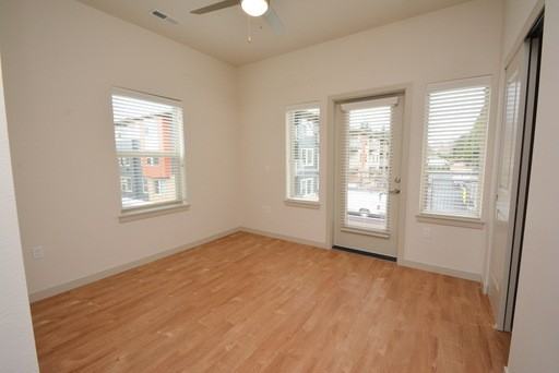 718 SE Cesar E Chavez Blvd - Photo 3 of 12