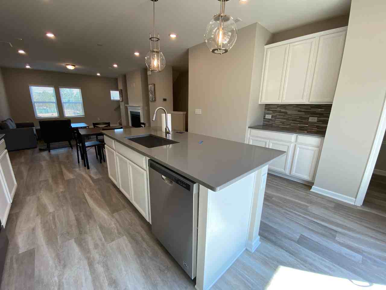 219 Adobe Pl - Photo 2 of 21