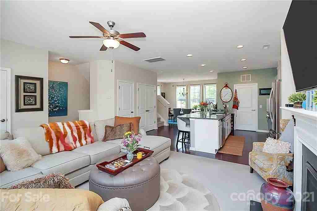 1502 Sharon Rd W - Photo 2 of 29