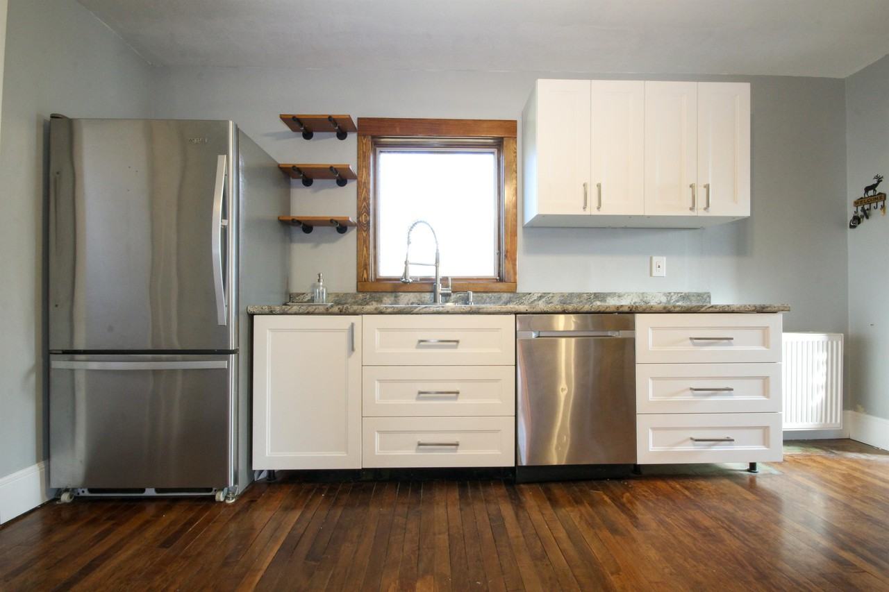 411 Columbus Ave N #1 - Photo 3 of 32