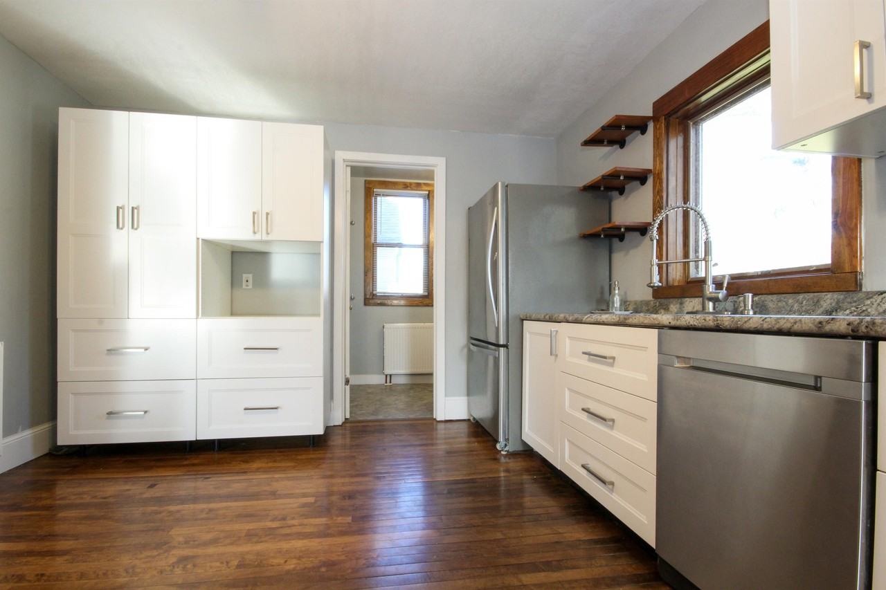 411 Columbus Ave N #1 - Photo 4 of 32