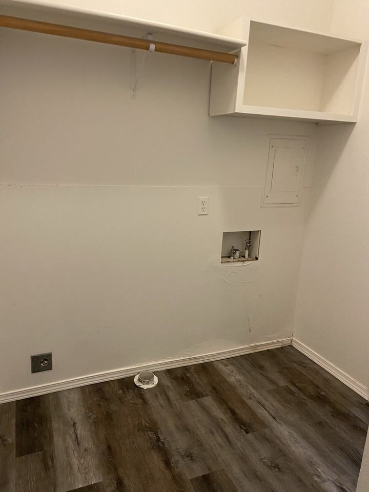1005 E 9th S #1 - Photo 5 of 10
