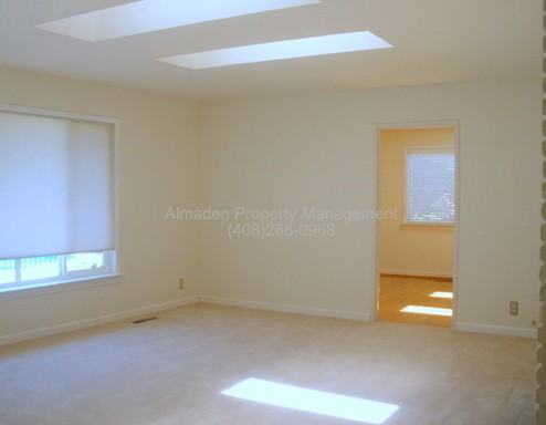 1170 Old Oak Dr - Photo 3 of 9