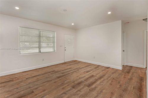 830 Nw 126th St - Photo 3 of 8