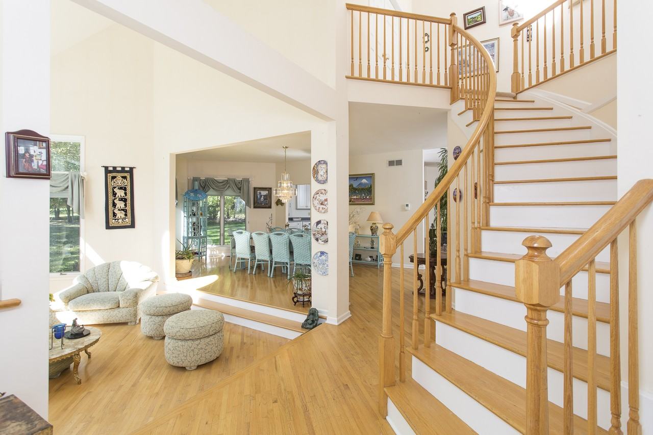 80 Viburnum Dr - Photo 3 of 23