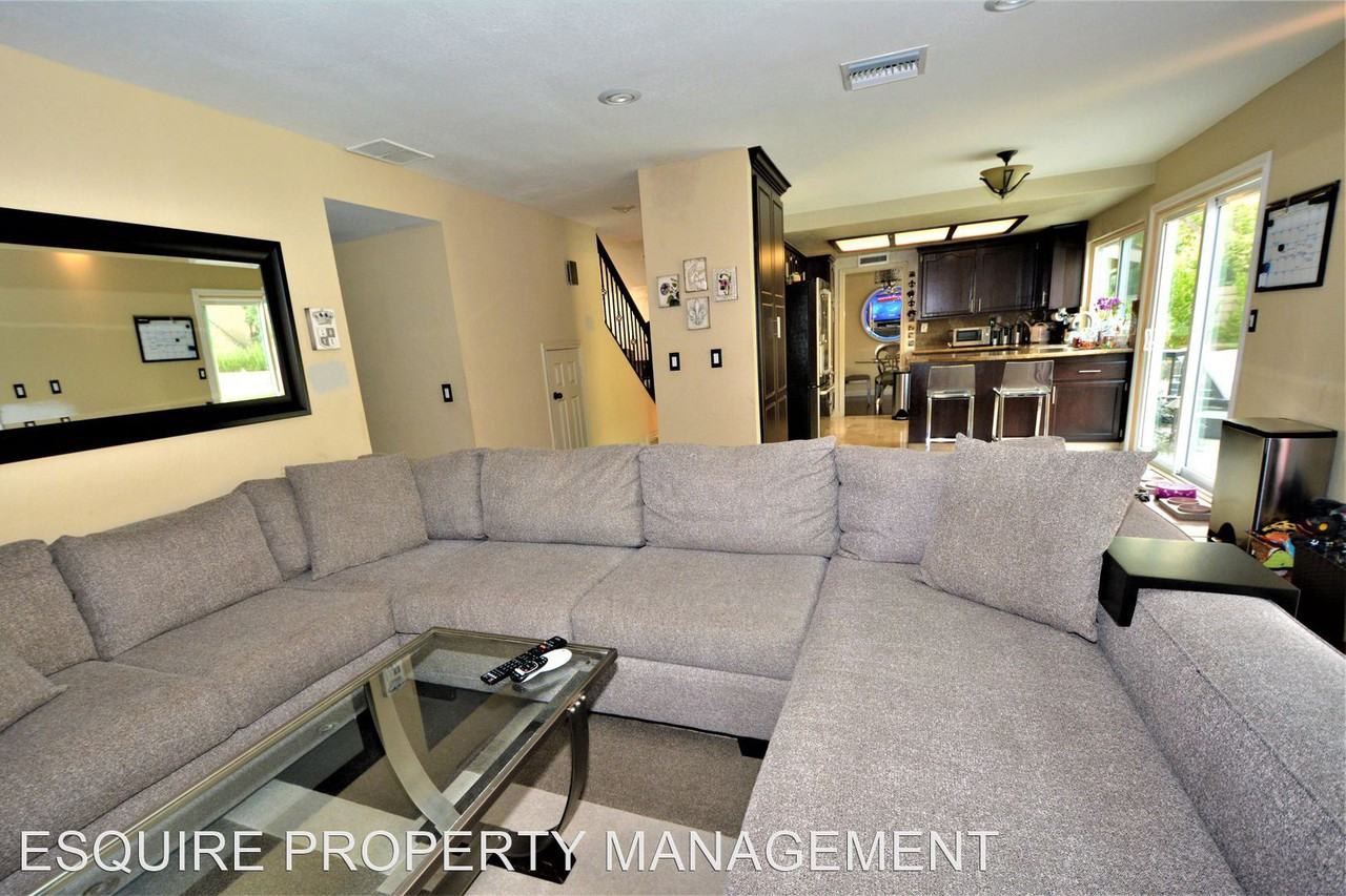 6519 Bayberry St - Photo 2 of 21