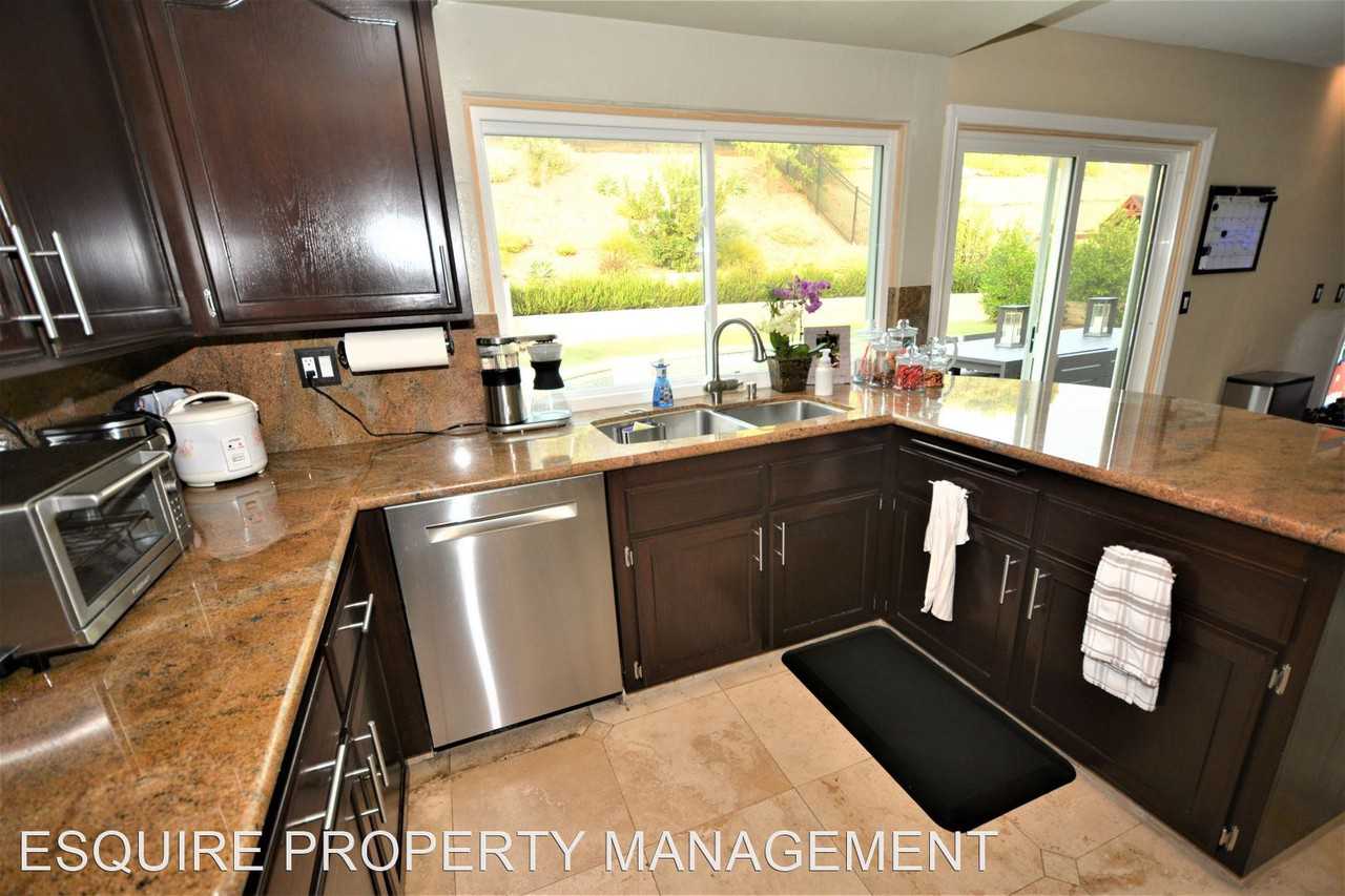 6519 Bayberry St - Photo 3 of 21