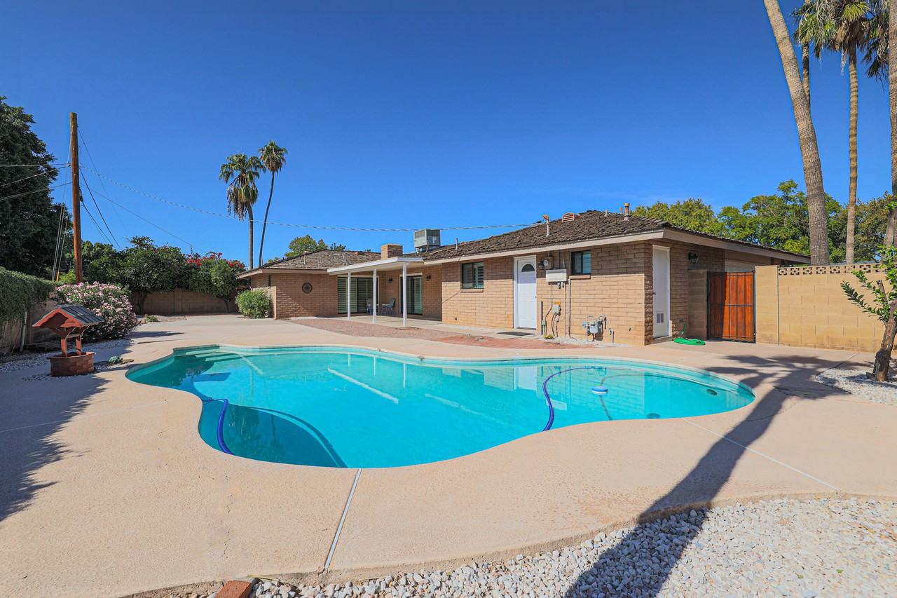 725 E Fairmont Dr - Photo 2 of 43