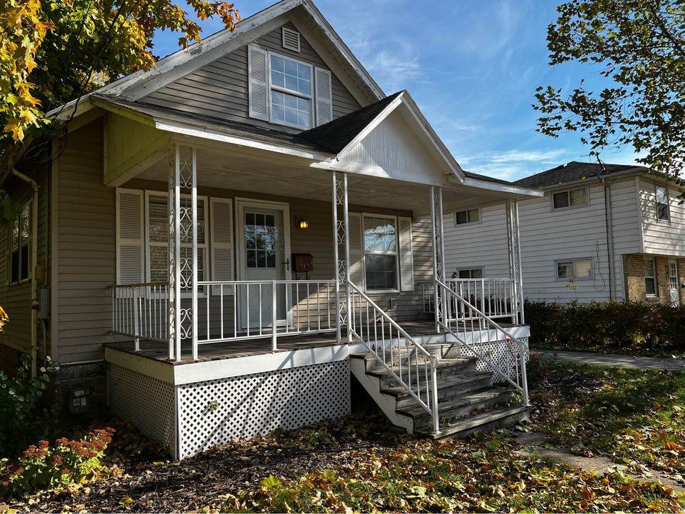 370 Oak St - Photo 2 of 14