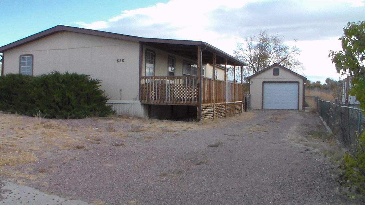 828 Dawn Ln - Photo 2 of 23