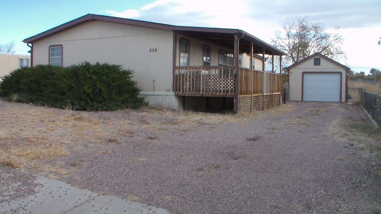 828 Dawn Ln - Photo 3 of 23