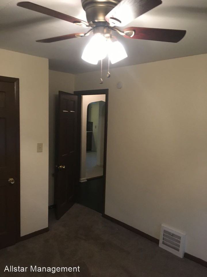 23521 Hartland Dr - Photo 2 of 8