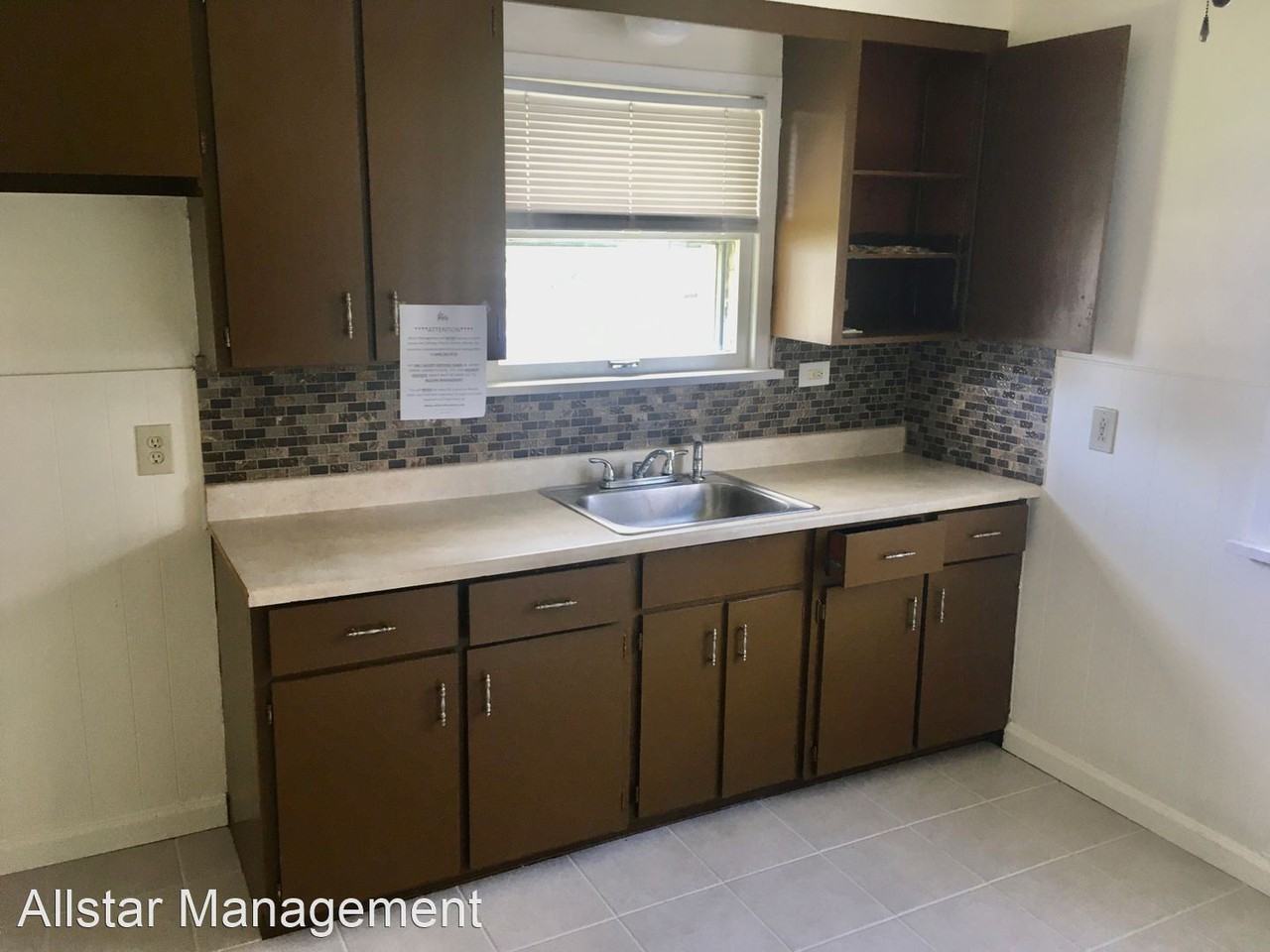 23521 Hartland Dr - Photo 3 of 8