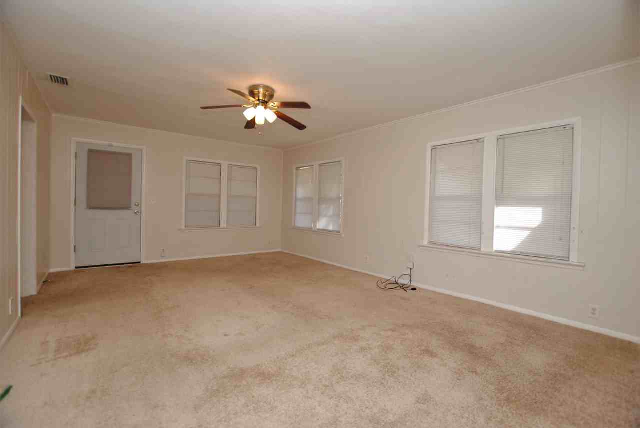 1210 Rensselaer Ave - Photo 3 of 16