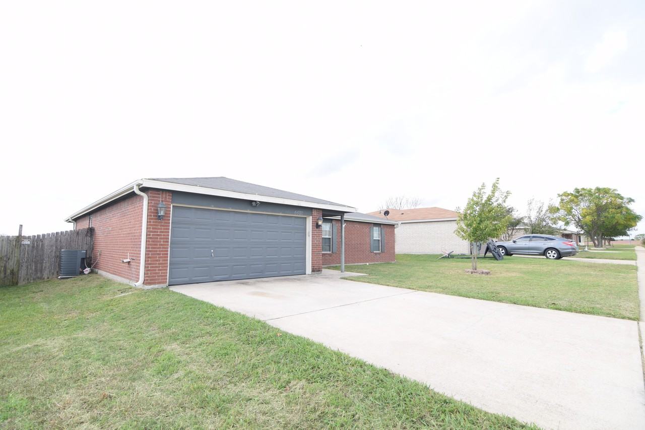 4402 Matt Dr - Photo 2 of 23