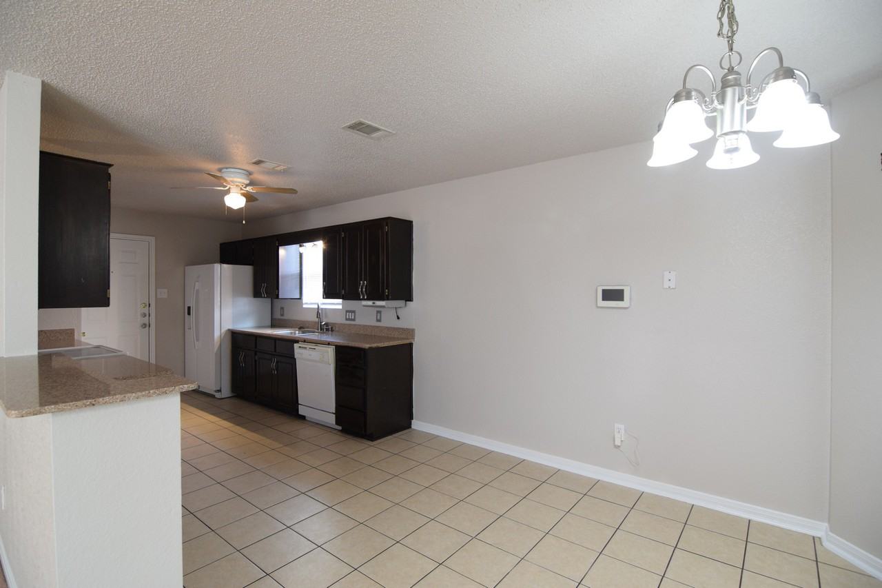 4402 Matt Dr - Photo 4 of 23