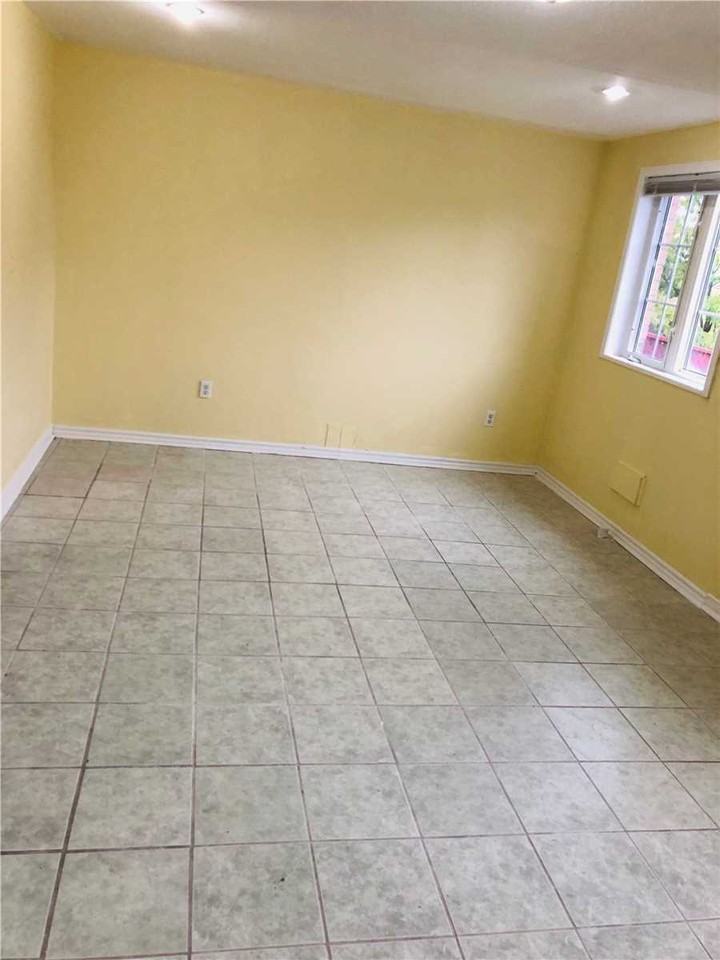38 GORERIDGE CRES - Photo 2 of 10