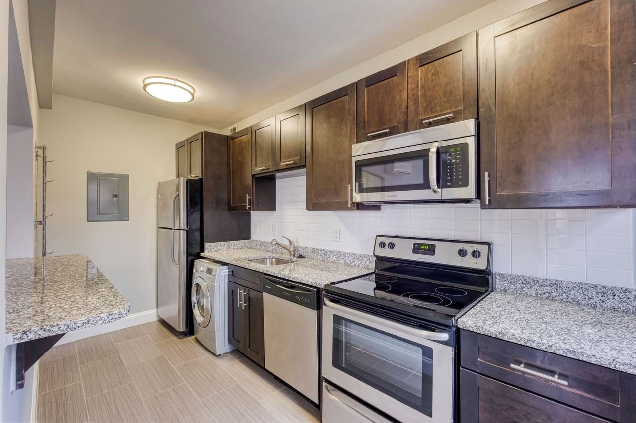 The Metropolitan Apartments - Photo 7 of 25