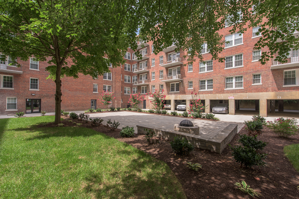 The Metropolitan Apartments - Photo 5 of 25