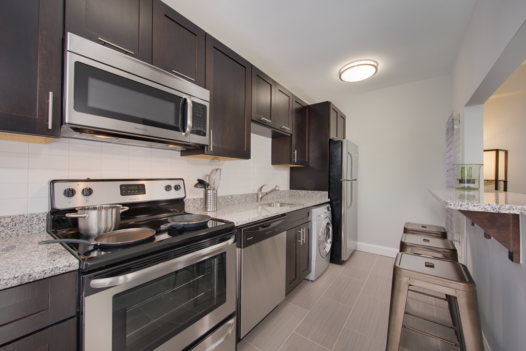 The Metropolitan Apartments - Photo 3 of 25