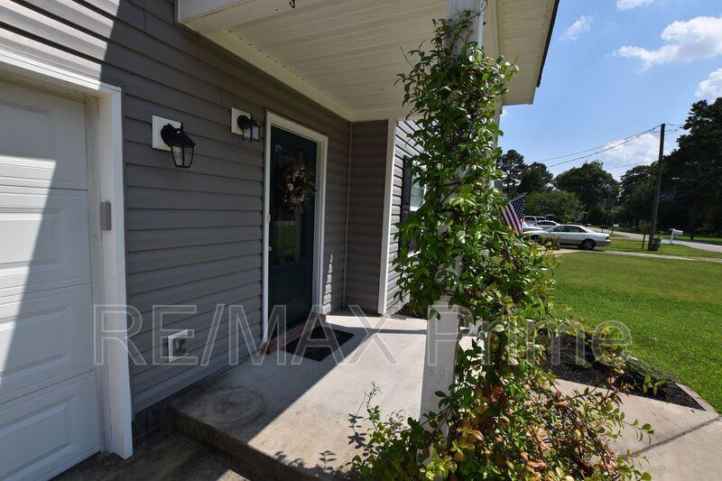 1302 Hawthorne Dr - Photo 2 of 37