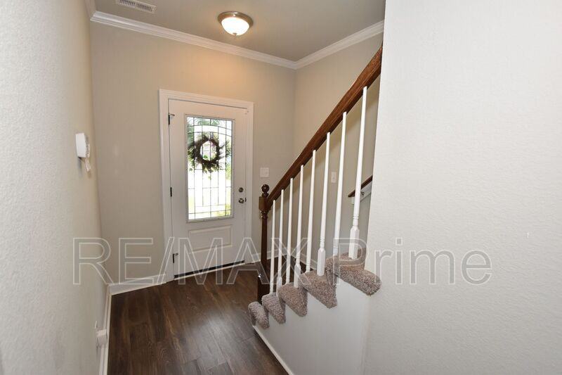 1302 Hawthorne Dr - Photo 3 of 37