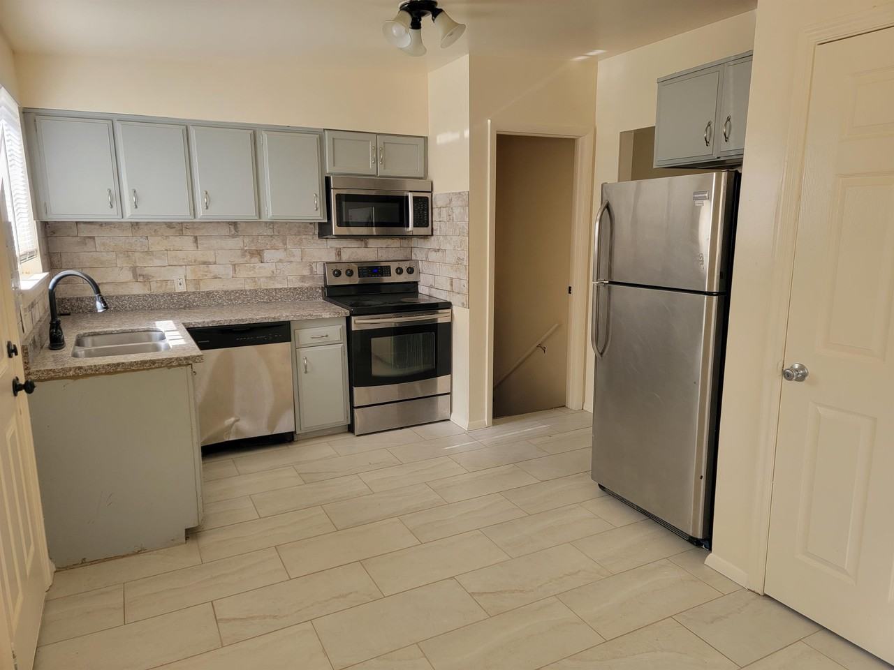 3212 S 2125 E #3212 - Photo 4 of 34