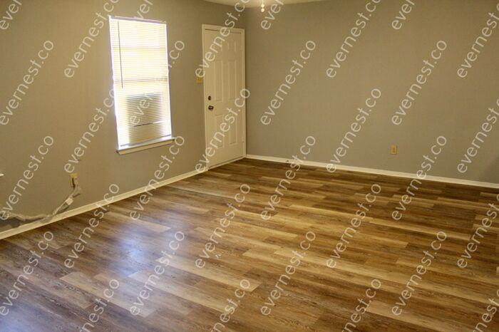 1913 N Magnolia St - Photo 2 of 11