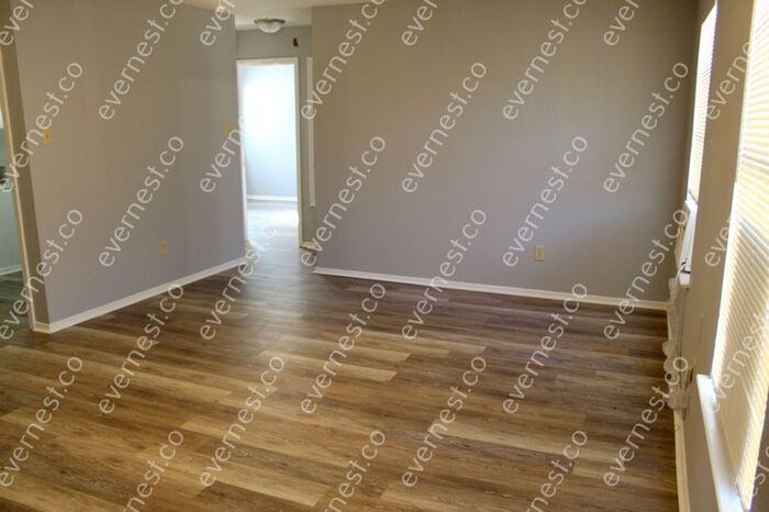 1913 N Magnolia St - Photo 3 of 11