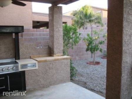 8258 N Converse Ct - Photo 2 of 4