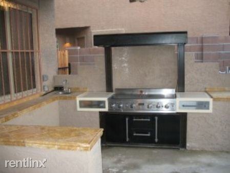 8258 N Converse Ct - Photo 3 of 4