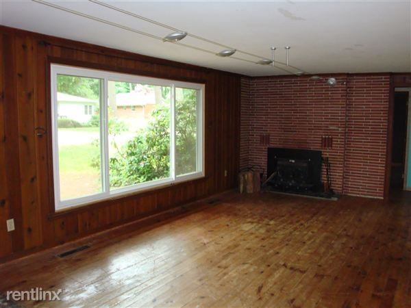 1506 Moody St - Photo 3 of 11