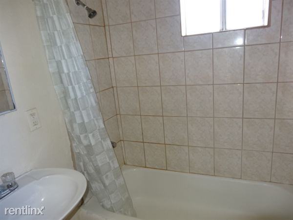 137 N Algona Ave - Photo 3 of 14